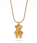 Collana con ciondolo orsetto dorato appeso a catena lunga