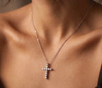 Collana a croce di diamanti