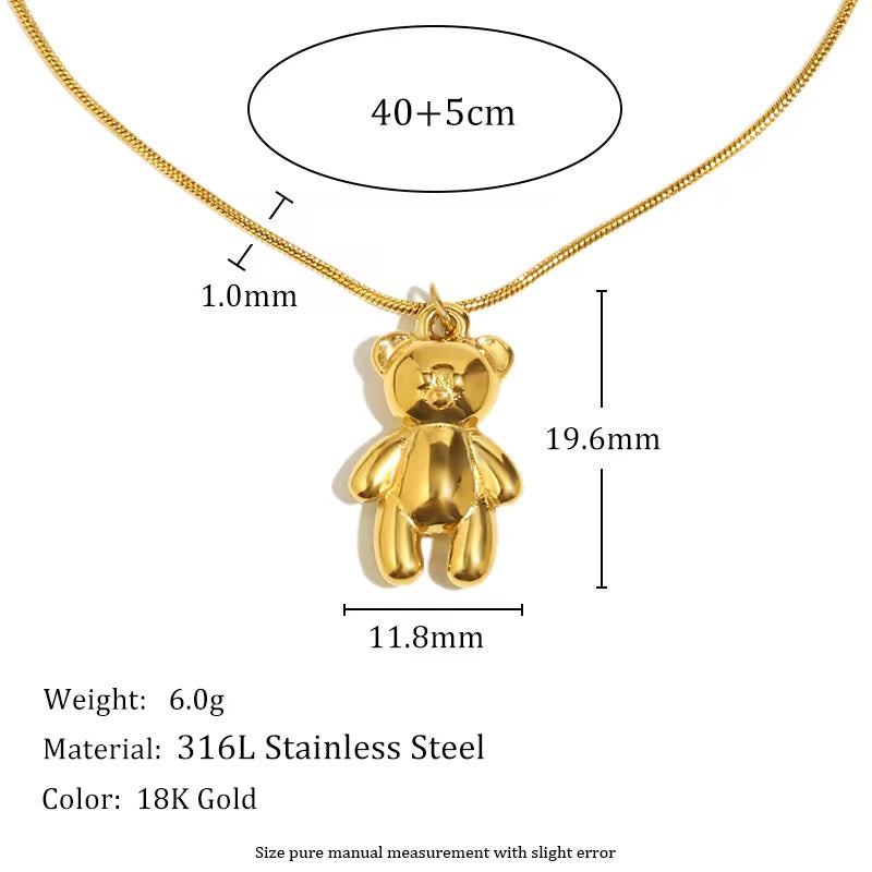 Collana con orsetto dorato in metallo lucido su catena a maglie fini