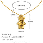 Collana con orsetto dorato in metallo lucido su catena a maglie fini